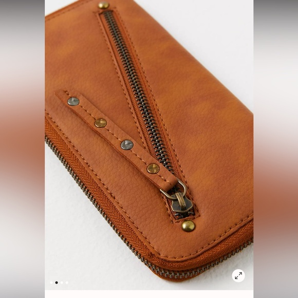 NWT - Free People Brown Distressed Vegan Wallet - Picture 2 of 8
